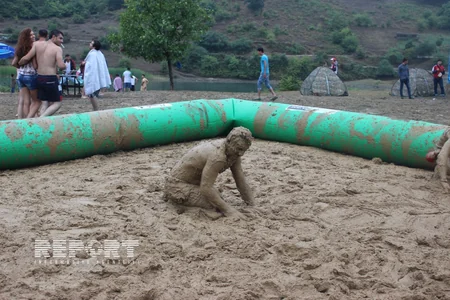 ​Azərbaycanda palçıq festivalı keçirilib - FOTO
