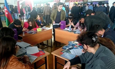 Əmək yarmarkasında tələbə və məzunlara 630 boş iş yeri təklif olunub
