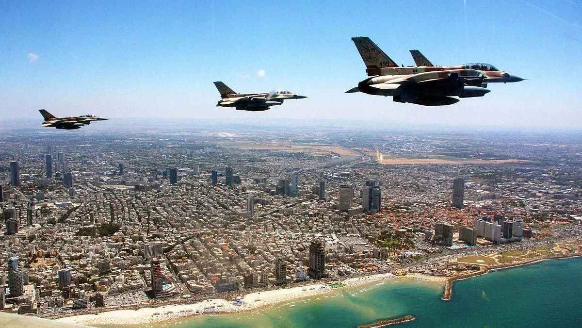 İsrail Livanın cənubunda Hizbullahın hərbi qurğusuna hücum edib