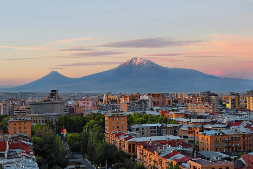 Int'l study: Yerevan lags behind Baku in several economic indicators