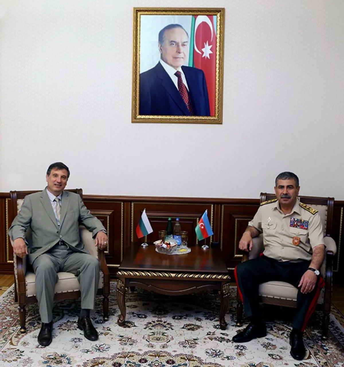Azerbaijan and Bulgaria discussed the issues of military cooperation