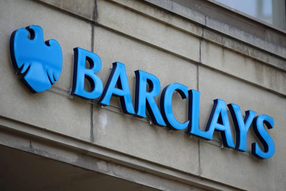 Британский банк Barclays уволит 900 сотрудников в преддверии Рождества