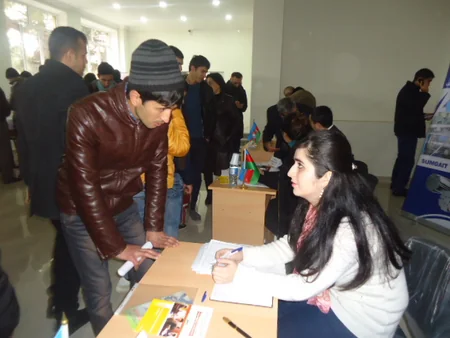 Sumqayıtda əmək yarmarkası keçirilib, 420 vakant iş yeri təklif olunub
