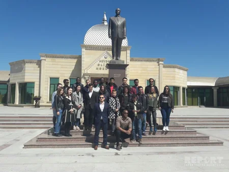 Təhsil Nazirliyinin təşkilatçılığı ilə xarici tələbələr və jurnalistlər Cocuq Mərcanlı kəndinə səfər edib - YENİLƏNİB