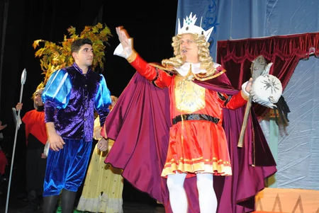 Sumqayıt teatrında “Cəsur dərzi” tamaşasına baxış olub