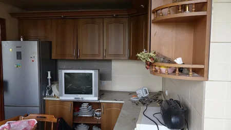 Bakıda yaşayış binasında partlayış olub, xəsarət alan var