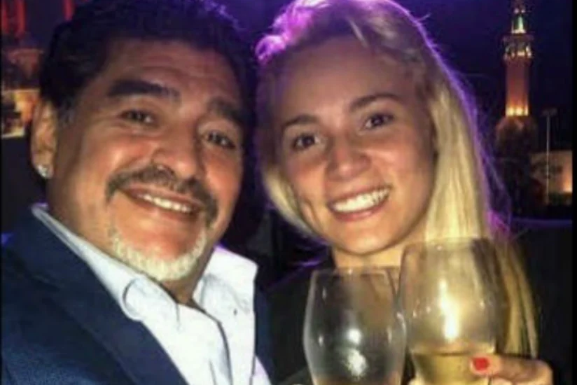 ​Maradona 24 yaşlı nişanlısı ilə kəbinini Roma Papasının kəsməsini istəyir