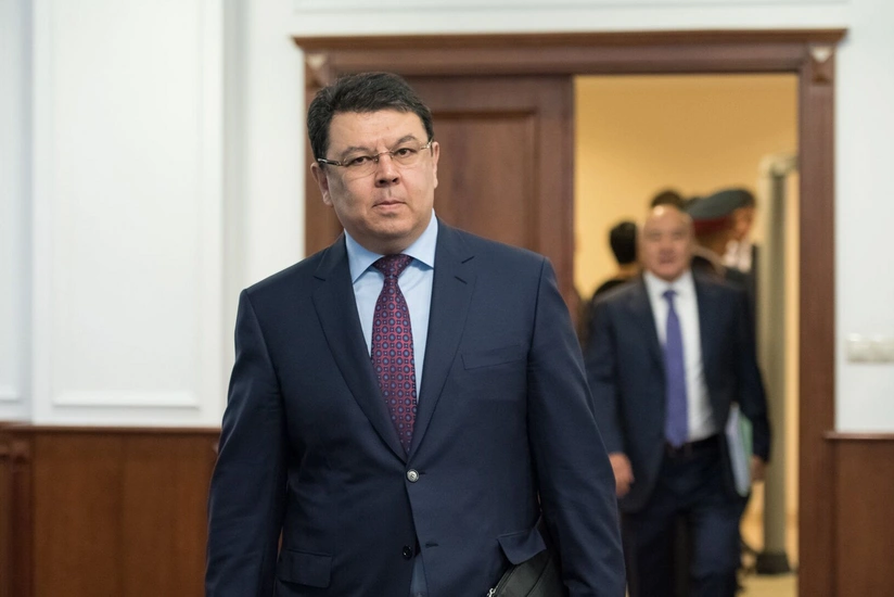 Bozumbayev: Təyyarə qəzasının araşdırılmasına 17 beynəlxalq ekspert cəlb edilib