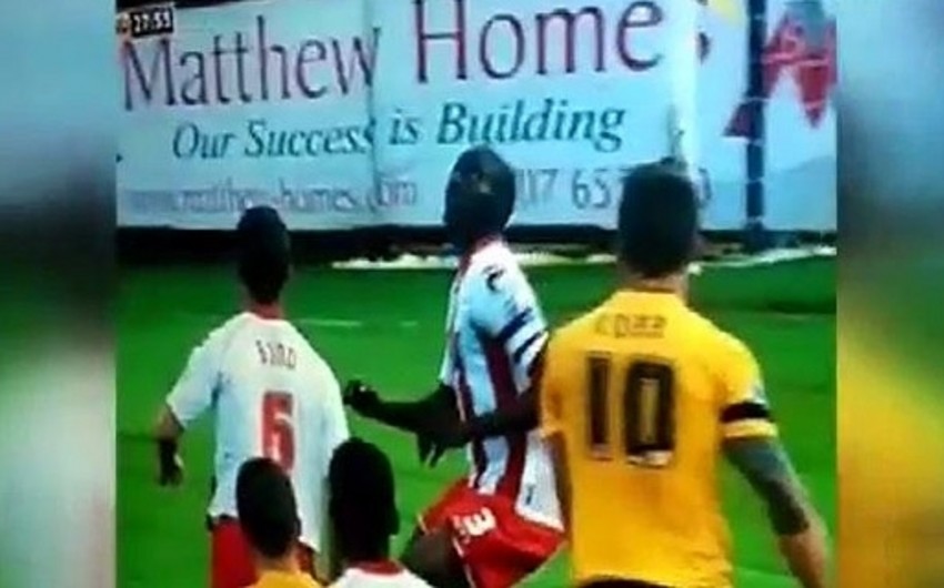 Matç zamanı iki futbolçu toqquşaraq xəstəxanalıq olub