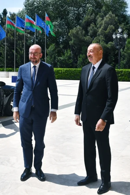 İlham Əliyev və Şarl Mişel birgə işçi nahar ediblər - YENİLƏNİB