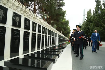 Prokurorluq işçiləri Fəxri və Şəhidlər xiyabanlarını ziyarət ediblər - FOTO