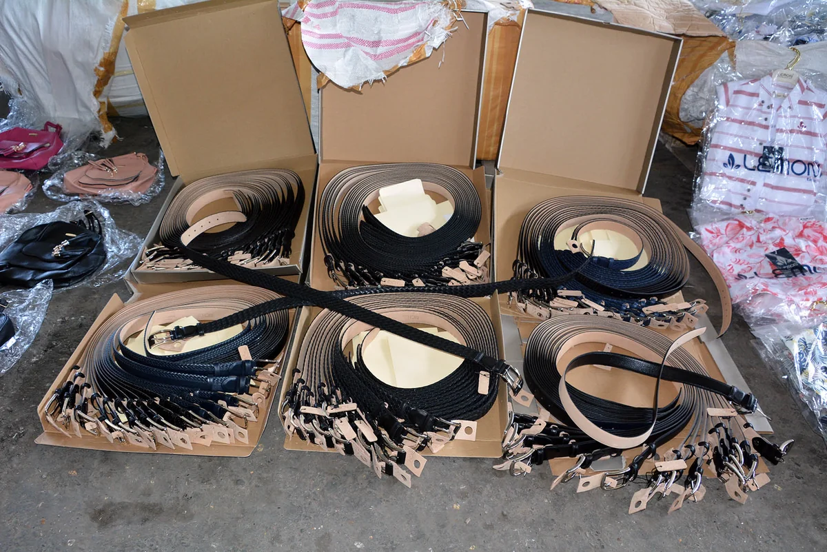 Azərbaycan gömrükçüləri külli miqdarda bəyan olunmamış mal aşkar edib - VİDEO