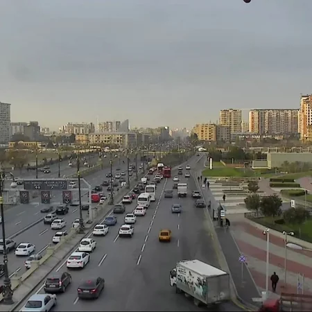 Bakının bu küçə və prospektlərində nəqliyyatın sıxlığı müşahidə olunur