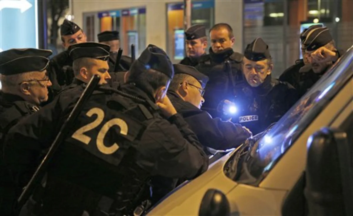 Paris polisi xüsusi əməliyyat zamanı beş nəfəri həbs edib
