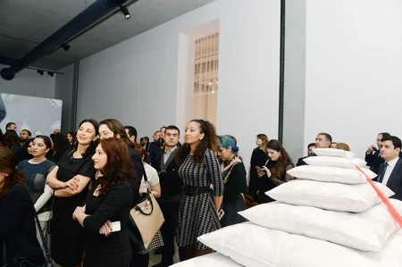 Leyla Əliyeva “YARAT” Müasir İncəsənət Mərkəzində iki sərginin açılışında iştirak edib