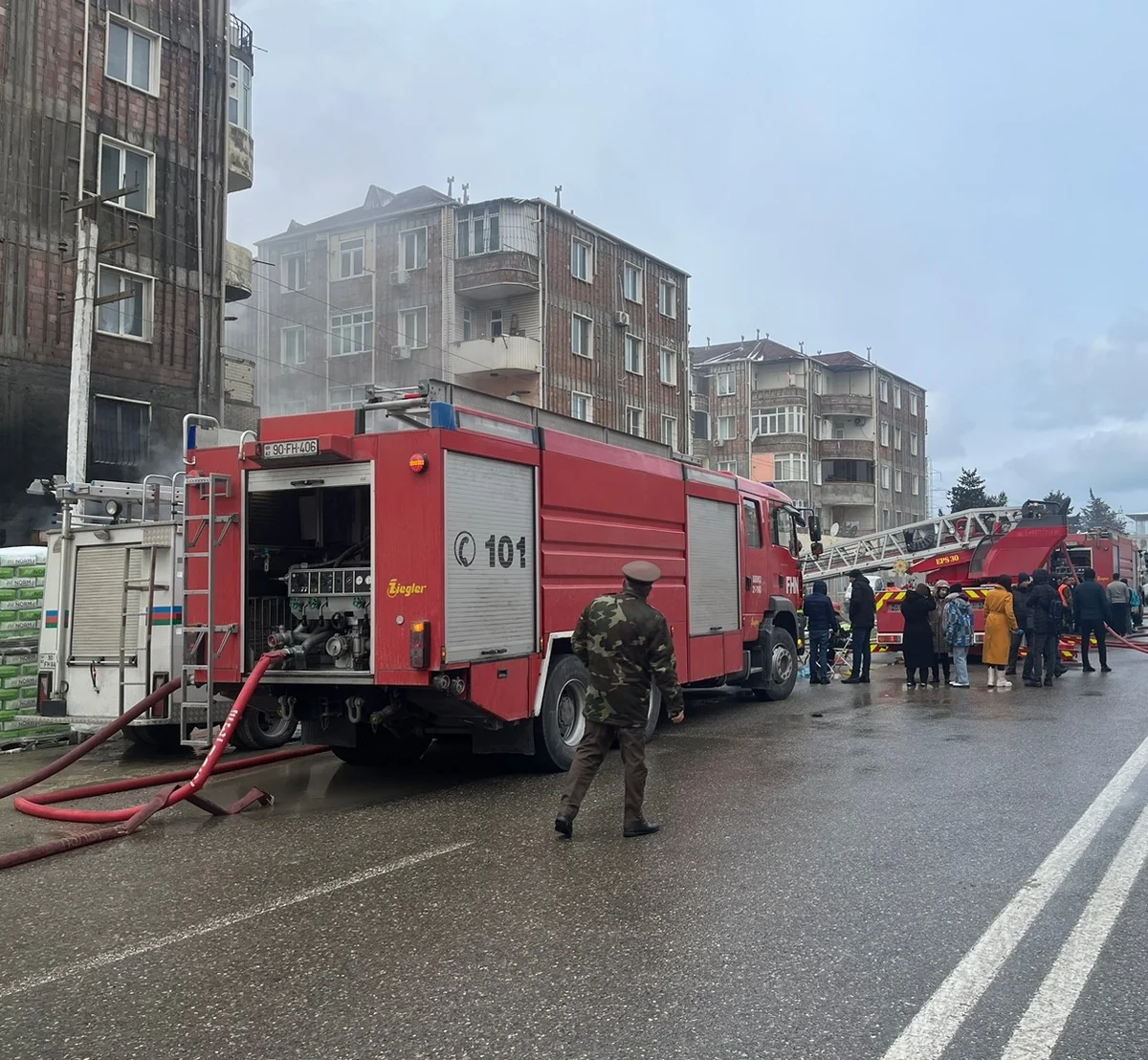 Abşeronda yaşayış binasındakı yanğın söndürülüb - YENİLƏNİB-2