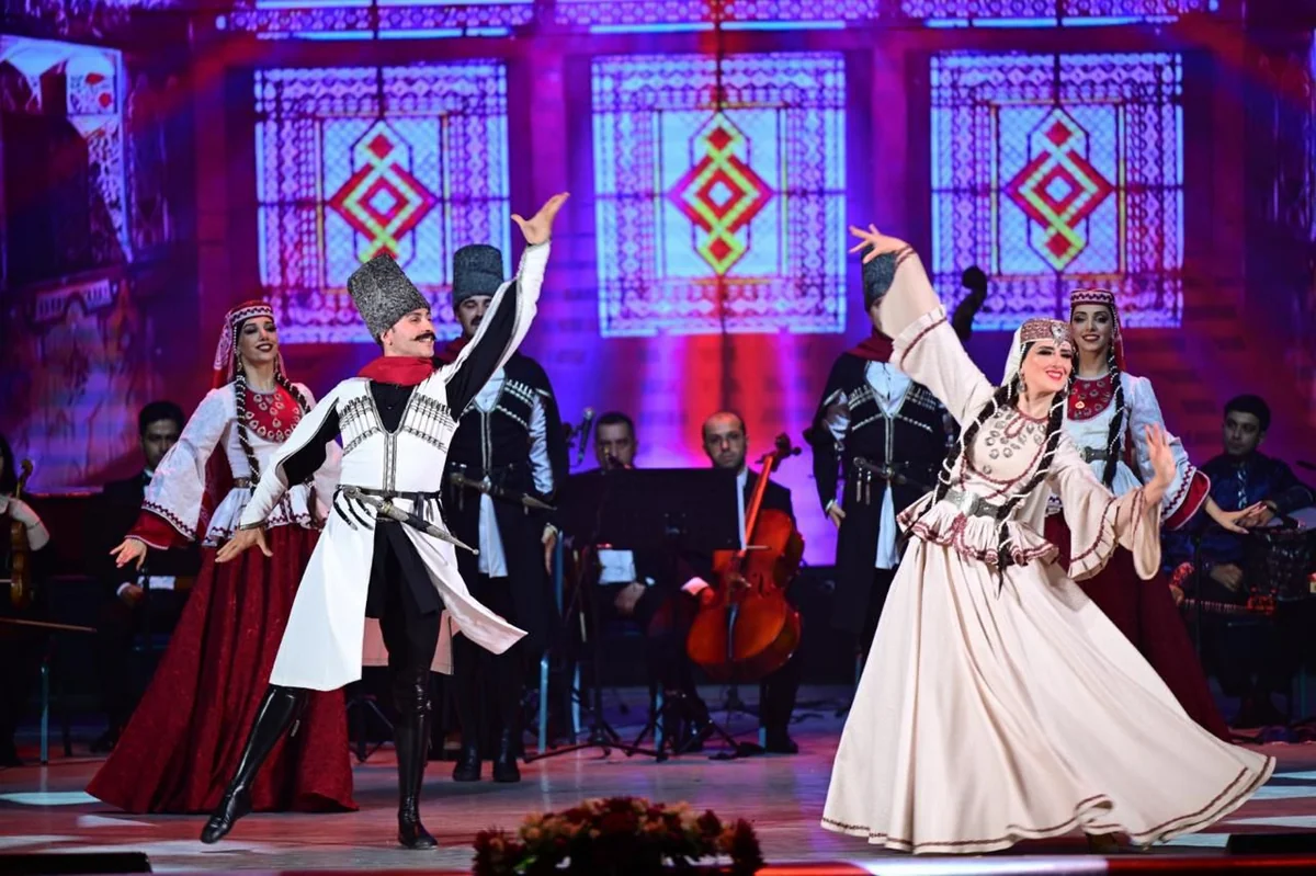 Tacikistanda Azərbaycan Mədəniyyəti Günlərinin açılışı münasibətilə qala konsert keçirilib