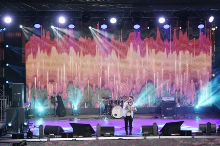 Heydər Əliyev Mərkəzinin parkında Müstəqillik Günü münasibətilə konsert olub