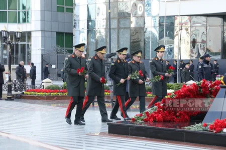 Представители Минобороны и ГПС посетили памятник Крик матери