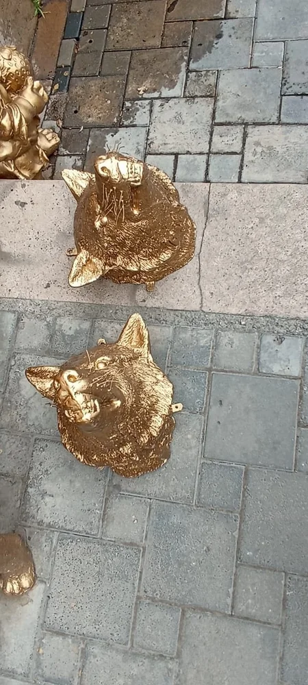 Tazəbəy hamamının fasadına bərkidilən fiqurlar çıxarılıb