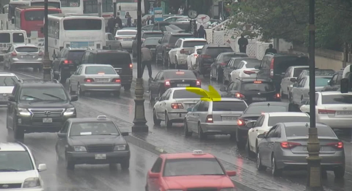 Bakının Qara Qarayev prospektində yol qəzası olub