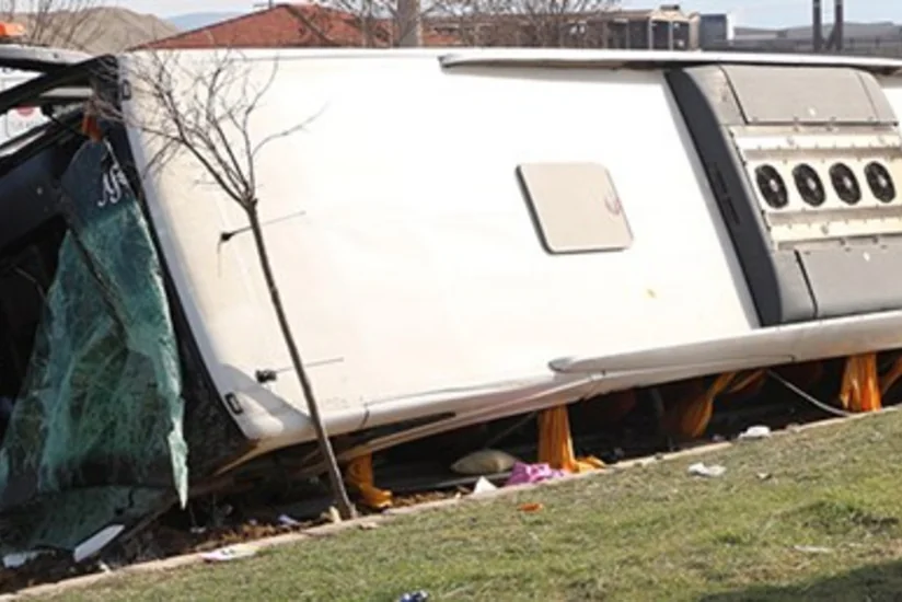Türkiyədə sərnişin avtobusu ilə mikroavtobus toqquşub: 34 yaralı