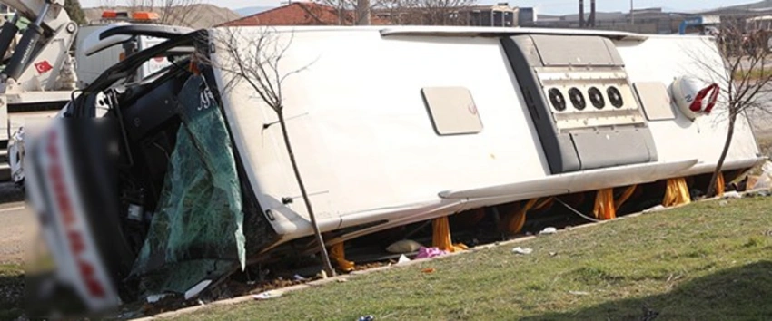 Türkiyədə sərnişin avtobusu ilə mikroavtobus toqquşub: 34 yaralı