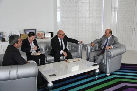 Əbülfəs Qarayev Polşa səfirini qəbul edib