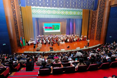 Aşqabadda Heydər Əliyevin 100 illik yubileyi münasibəti ilə konsert keçirilib