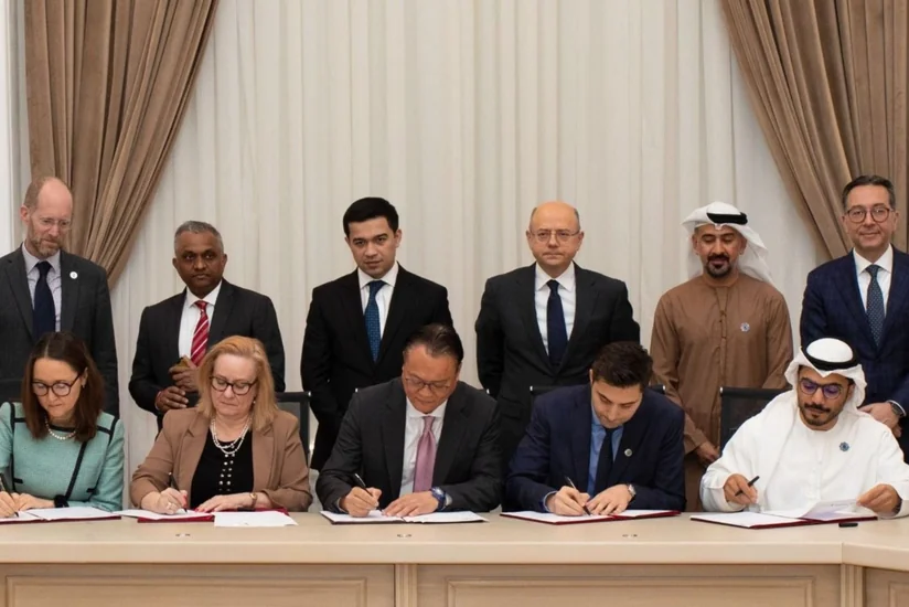 AIIB Azərbaycanla günəş enerjisi sahəsində ilk sazişini imzalayıb