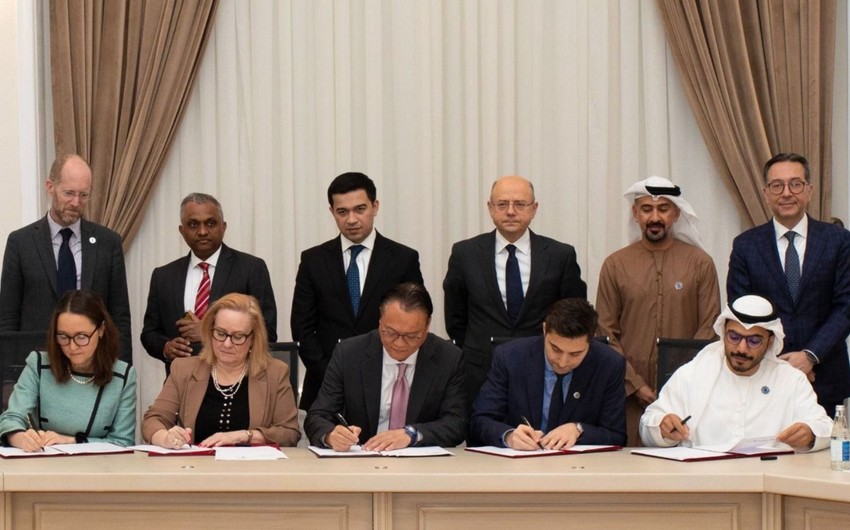 AIIB Azərbaycanla günəş enerjisi sahəsində ilk sazişini imzalayıb