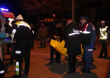 Türkiyədə avtomobil polis maşını ilə toqquşub: bir polis ölüb, 4 nəfər yaralanıb