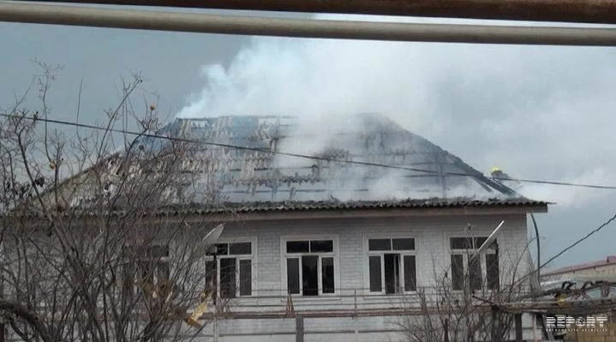 Salyanda ikimərtəbəli ev yanıb - FOTO - VİDEO - ƏLAVƏ OLUNUB