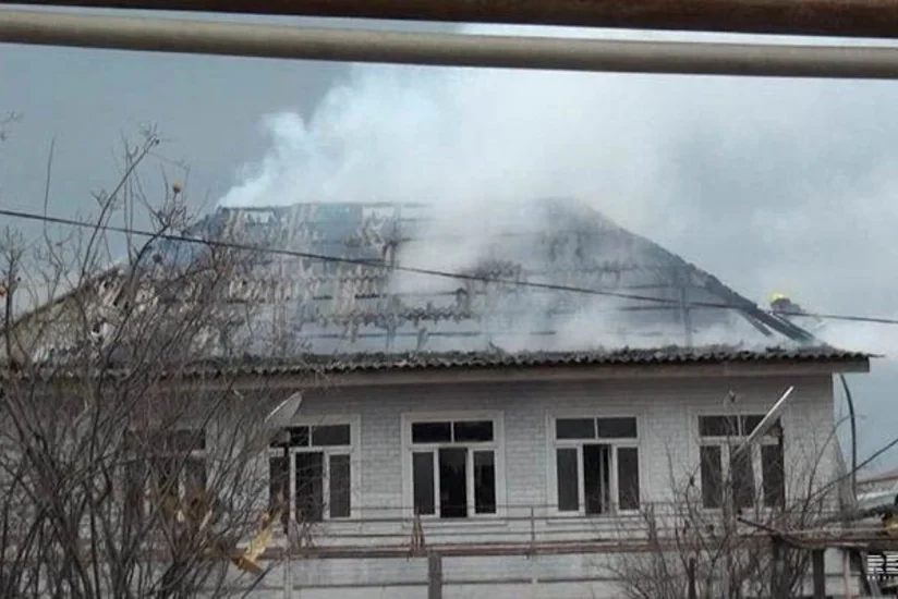 Salyanda ikimərtəbəli ev yanıb - FOTO - VİDEO - ƏLAVƏ OLUNUB