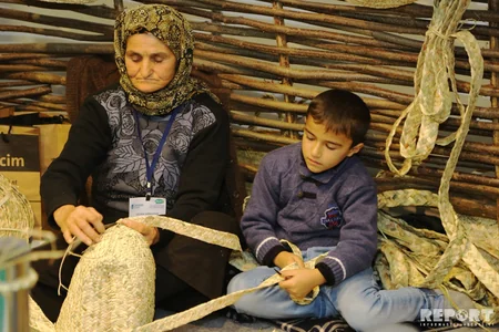 “Oğlanlar əsgərliyə gedib gələndən sonra həsir toxumurlar” - REPORTAJ