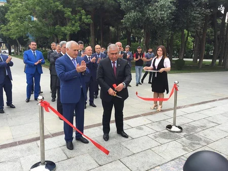 Hüseyn Cavid prospektində yeni piyada keçidi istifadəyə verilib