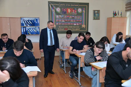 Bu gün mindən artıq şagird eksternat imtahanlarında iştirak edib