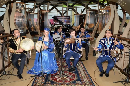 Heydər Əliyev Fondu “Milan Expo 2015”də Azərbaycan “Milli gün”ü çərçivəsində konsert proqramı təşkil edib