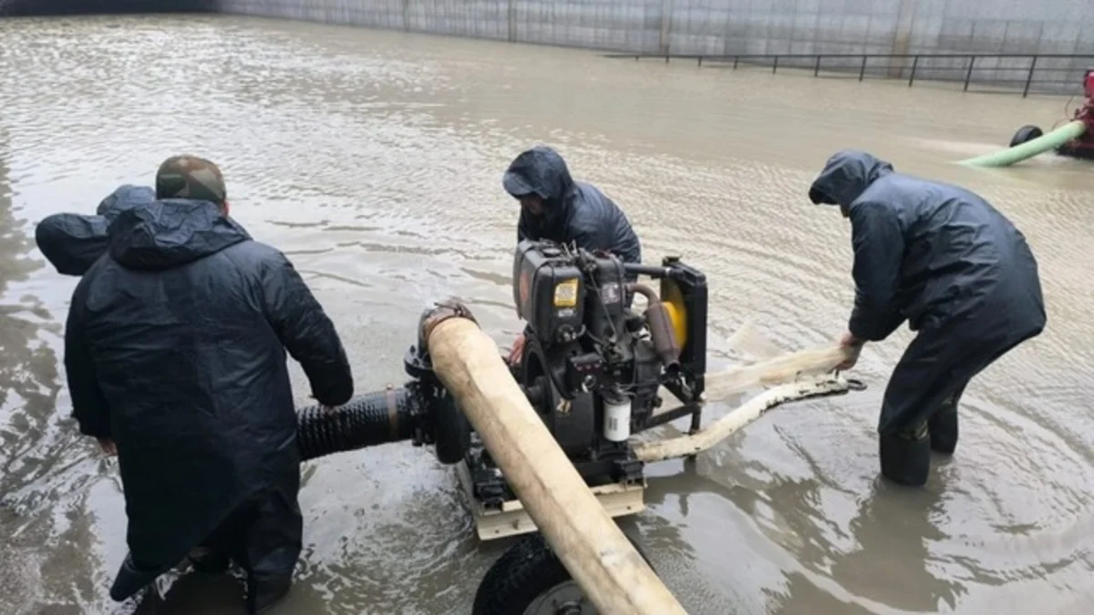 FHN: Bəzi ərazilərdə suyun çəkilərək kənarlaşdırılması davam edir