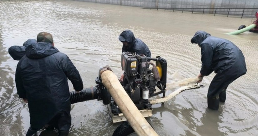 FHN: Bəzi ərazilərdə suyun çəkilərək kənarlaşdırılması davam edir