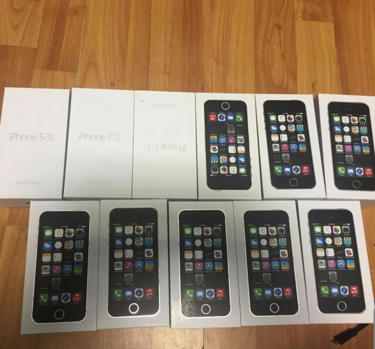 Dağıstanda gömrük işçiləri Azərbaycan vətəndaşından bəyan edilməmiş iPhone 5S partiyası müsadirə edib