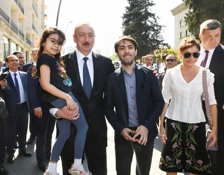 President Ilham Aliyev attends opening of garden outside Tazapir mosque and Central Park built along Fuzuli street