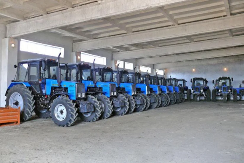 ​“Aqrolizinq” fermerlərə daha 59 traktor verib