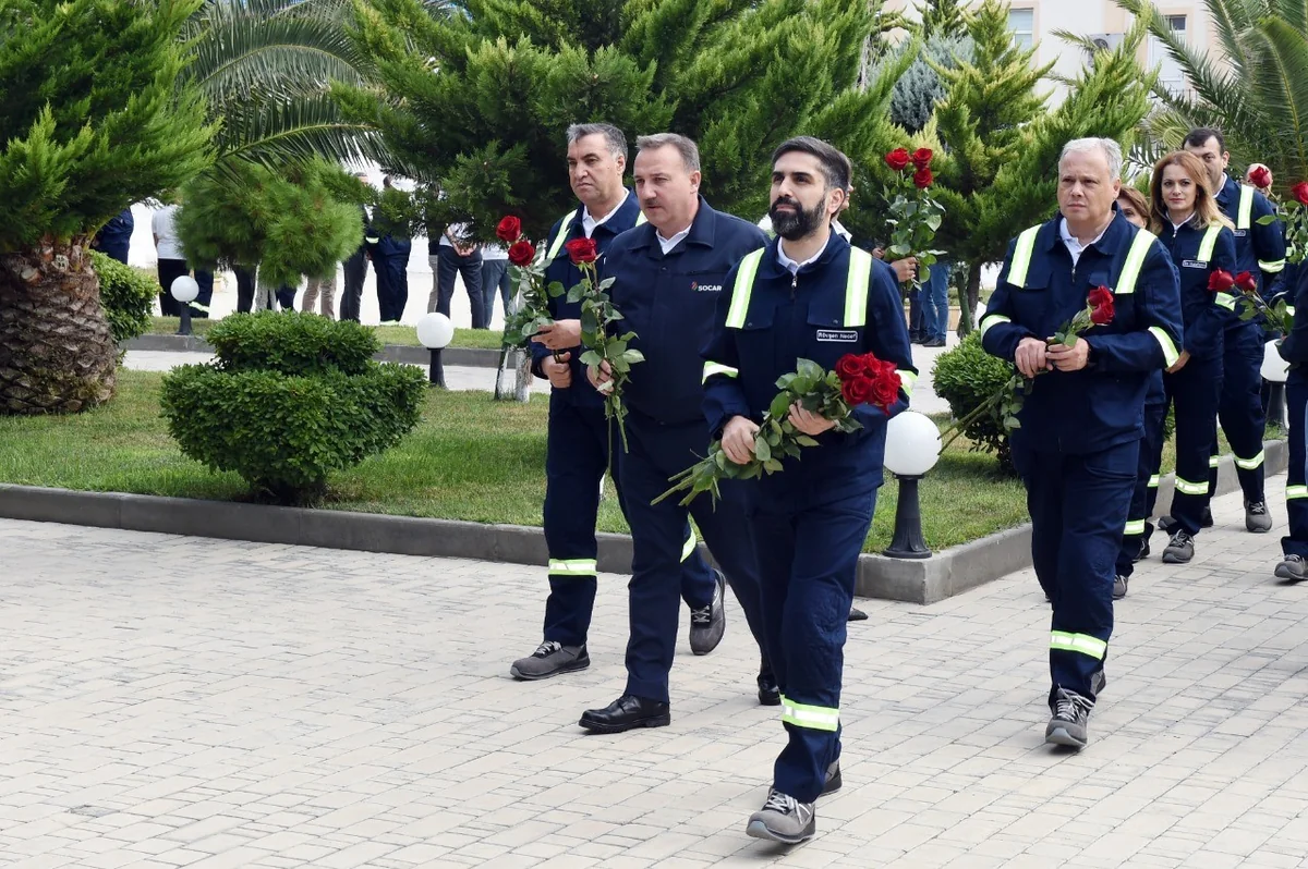 Делегация во главе с президентом SOCAR посетила Нефтяные Камни