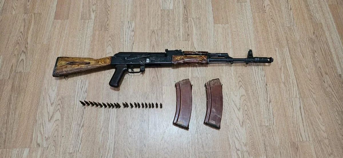 Saatlı sakini atasından qalan avtomatı polisə könüllü təhvil verib