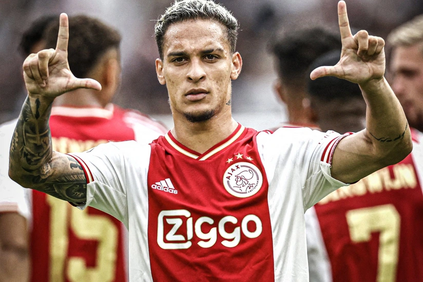 Manchester United to pay €90M for Brazilian striker
