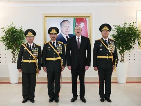 Azadlıq meydanında hərbi parad keçirilib - YENİLƏNİB-2