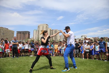 Zabit Səmədov Heydər Əliyev Mərkəzinin parkında master klass keçib