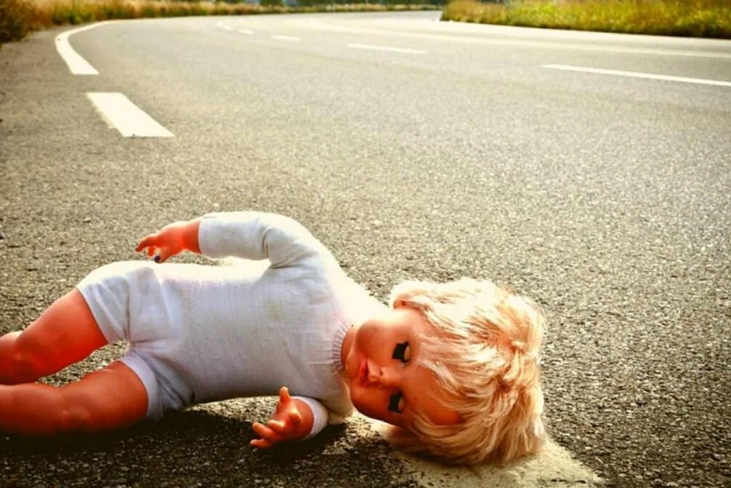 В Баку автомобиль сбил двух малолетних сестер