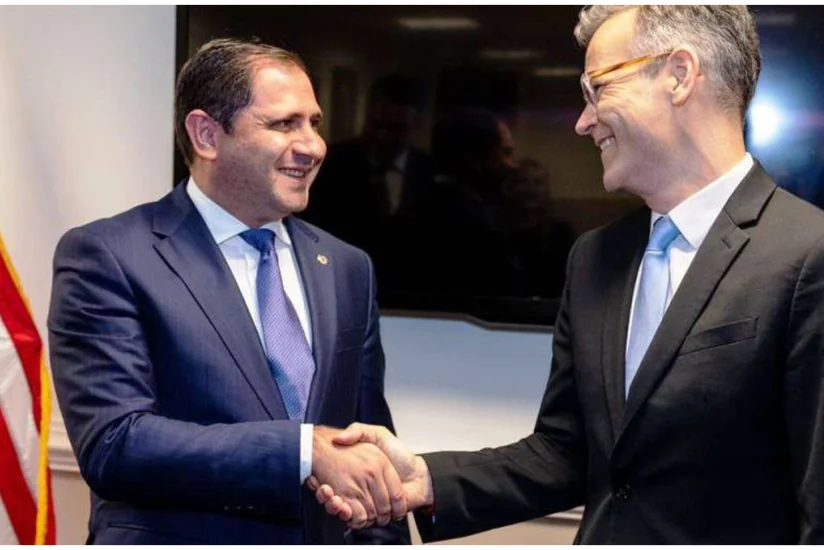 Глава МО Армении встретился в США с заместителем главы Пентагона